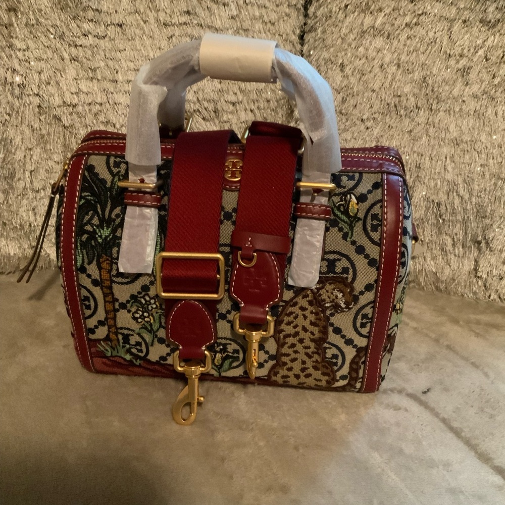 💙Tory Burch T monogram Embroidered Jacquard Barrel Bag💙